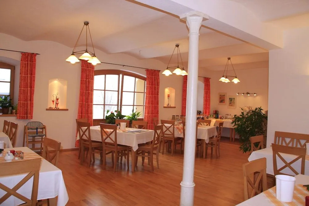 Bernhardhof - Pension, Guest-House & Apartments