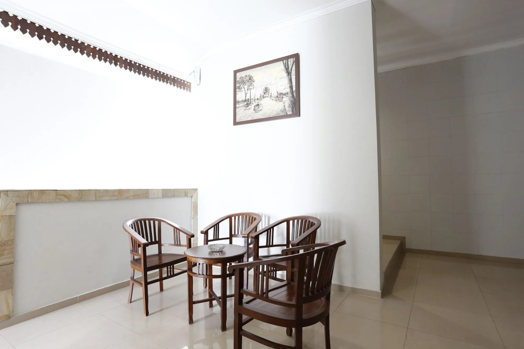 RedDoorz Plus near Adisucipto Airport 2
