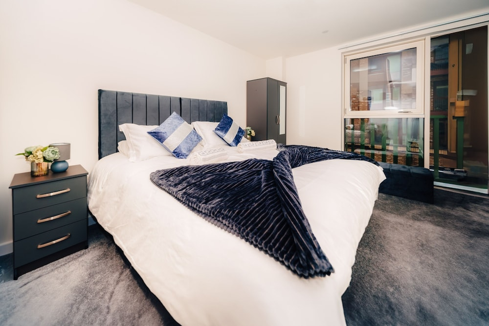 LUX Riverside Duplex Masionette By LCY Excel