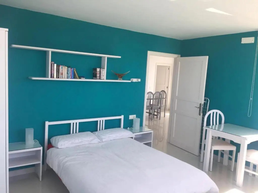 Lovely 3-Bedroom Penthouse With Seaview