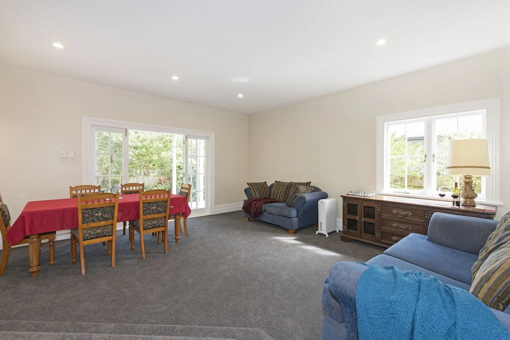 Large Spacious family home, close Devonport & Beaches