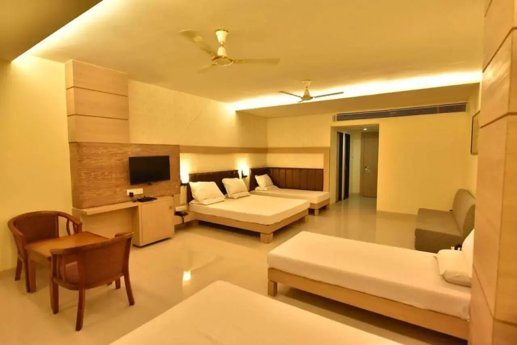 Hotel Kanha’s Palm Springs