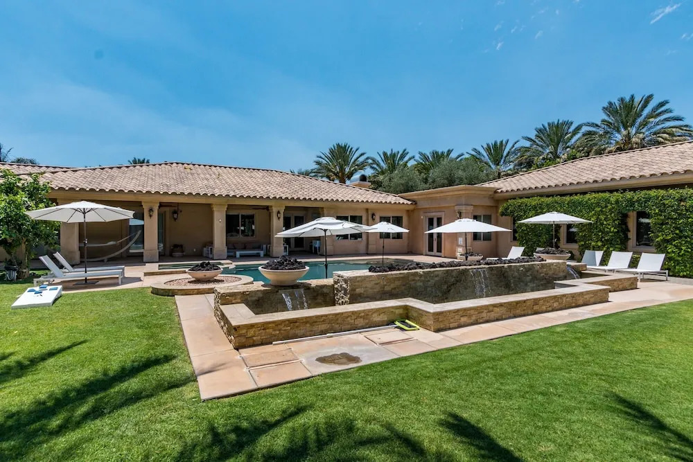 The Date Palm Estate by AvantStay Expansive Estate w Game room Backyard Oasis w Pool Spa