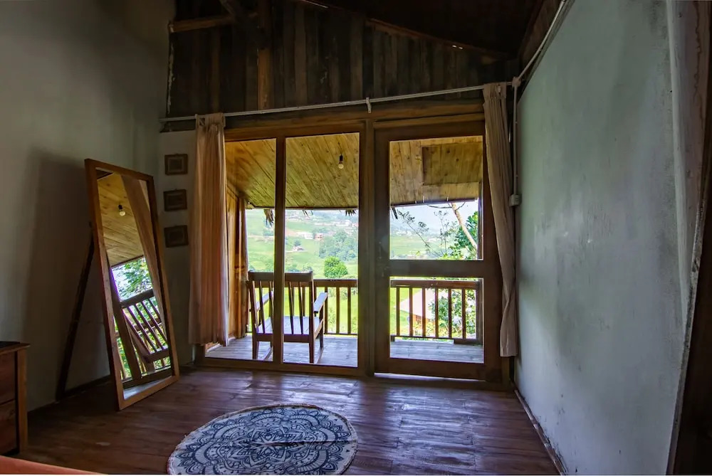 Toce House Tả van