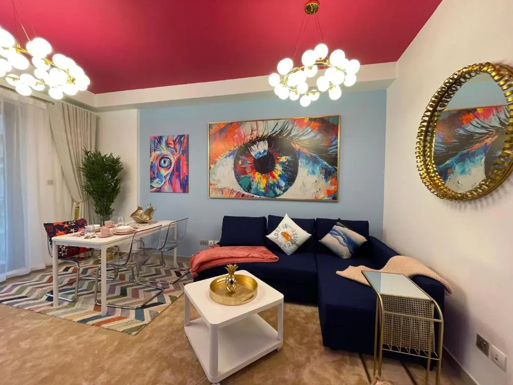 Art-Centric Signature Apartment With Beach-View