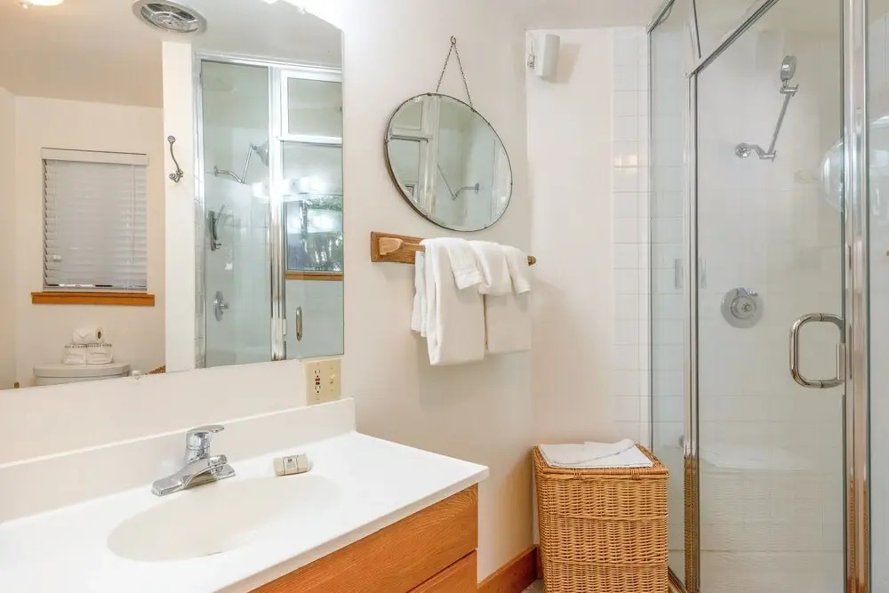 Dun Lookin - Private Hot Tub & Pier, Large Yard - 4 Bedroom Cabin