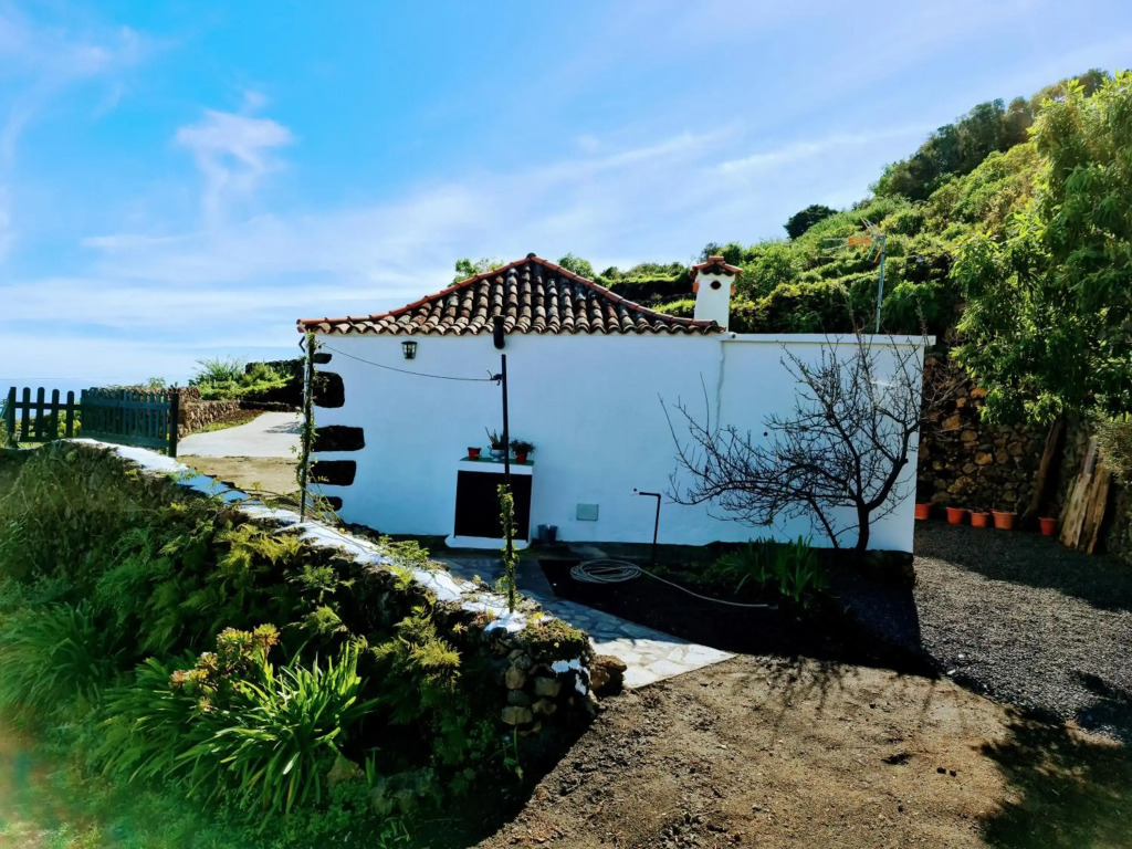 VV Casa Bastina "by henrypole home"