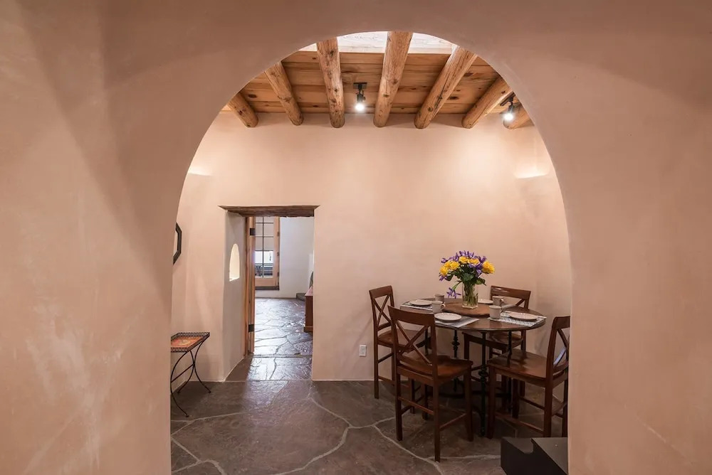 Corazon - Historic Luxury, Just Blocks to the Plaza, Excellent Outdoor Space