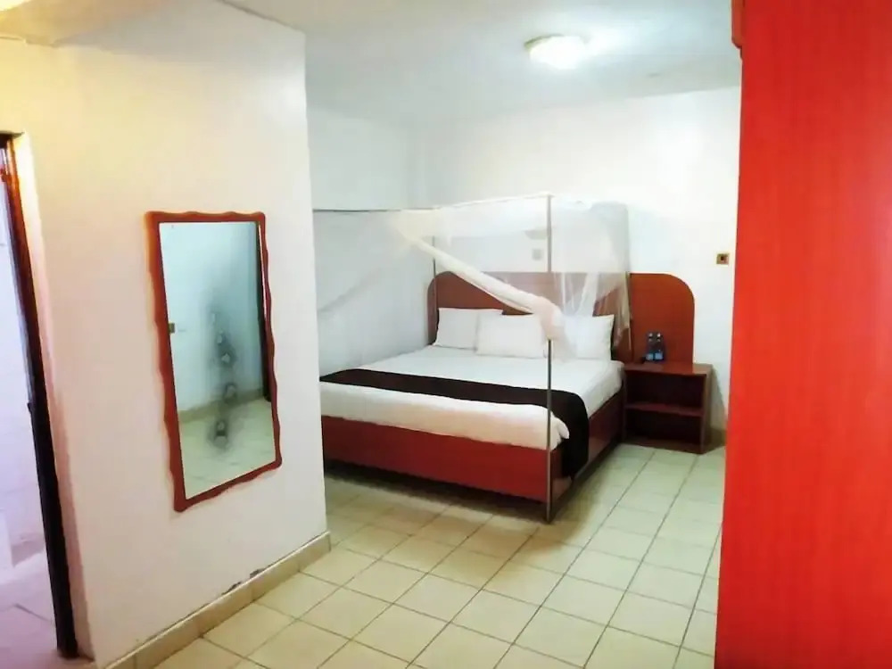 Kim's Breeze Hotel Ltd and Choma Zone