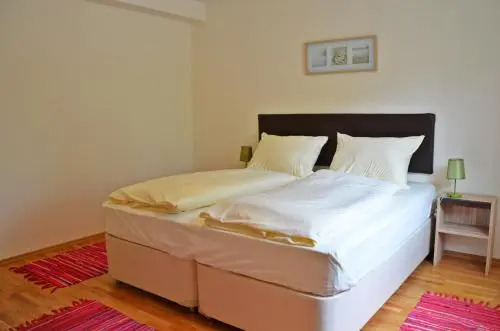 Lakeview Apartment