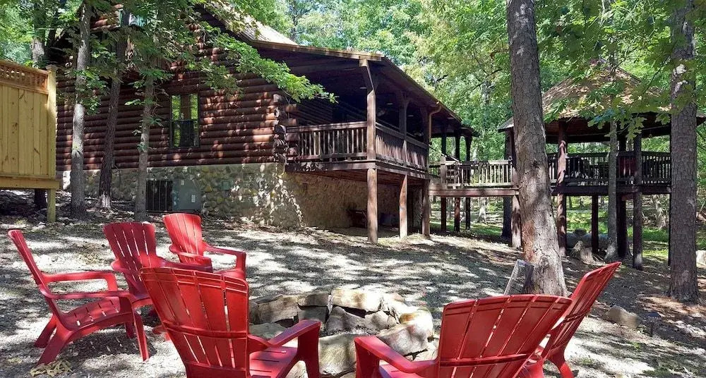 Leave It Behind 3 Bedroom Cabin by RedAwning