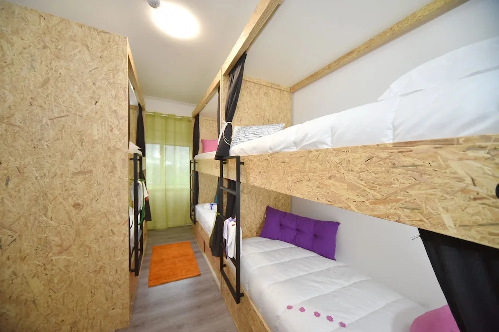 Tuk Tuk Hostel