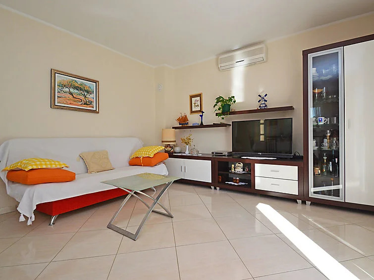 Holiday Home Lory by Interhome