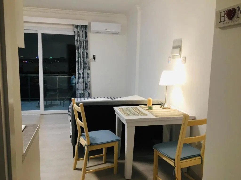 Royal Life Residence Poseidon Studio