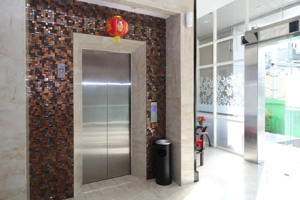 Airy Wenang Pierre Tendean 35 Manado