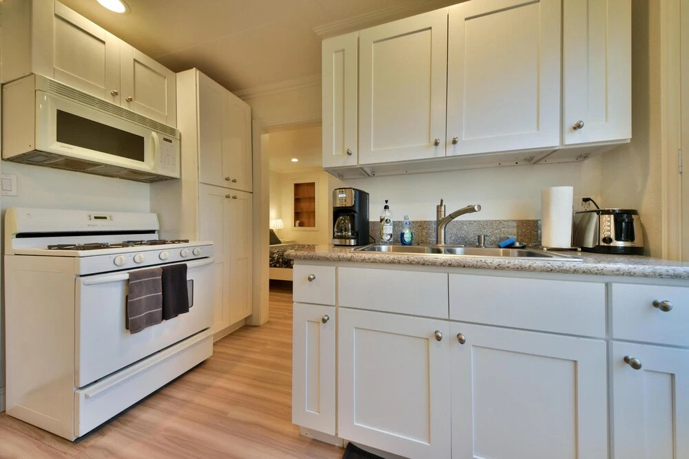 Lovely Modern Studio Near Disneyland, Bars, & Food