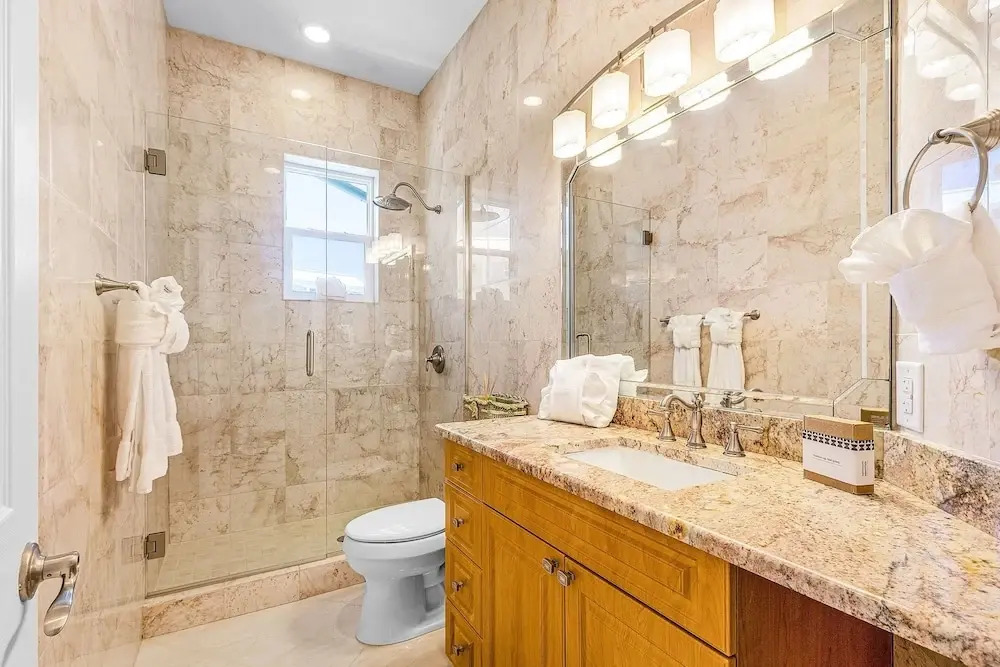 ~island Girl~ Immaculate Gulf Front Duplex 5 Bedroom Home by RedAwning