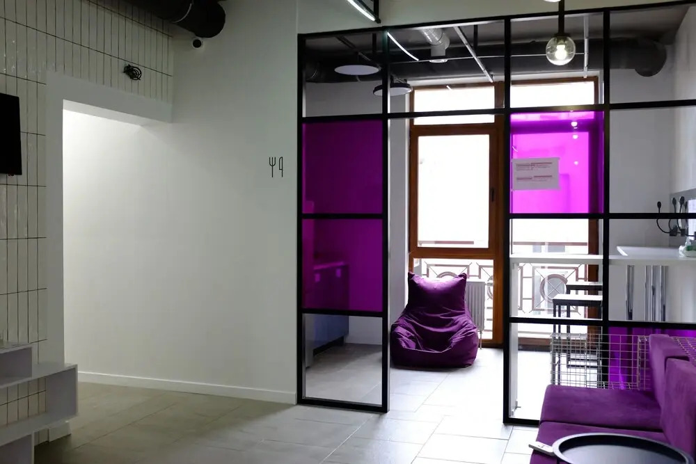 AV capsule hotel & hub