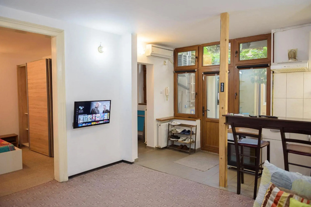 Center Walk Apartment and Room