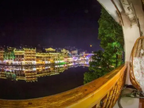 Fenghuang Jinshuian Inn