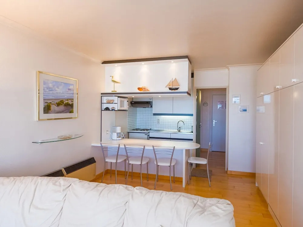 Studio with sea view and parking space