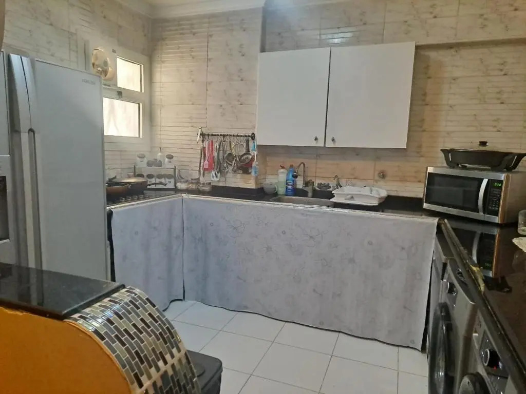 Lovely 3 bedroom condo with balcony families