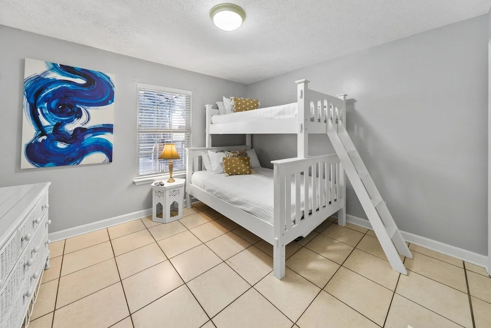 Sea-renity - 3 Br home by RedAwning