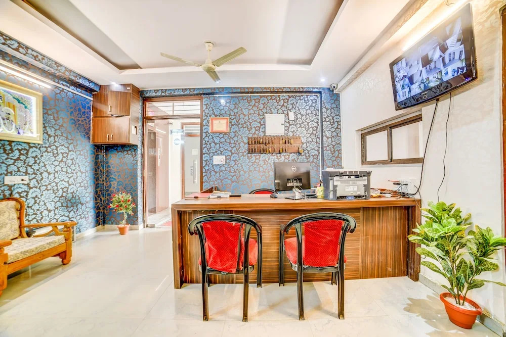 OYO 9596 Hotel Radha Nikunj Residency