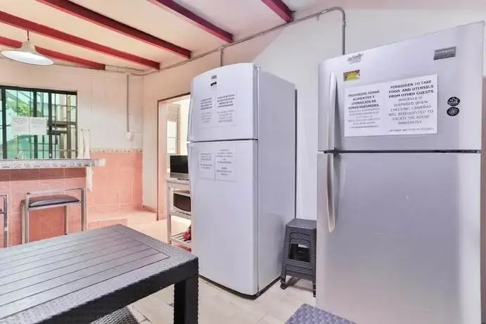 Hostpal Hostal Roma 185