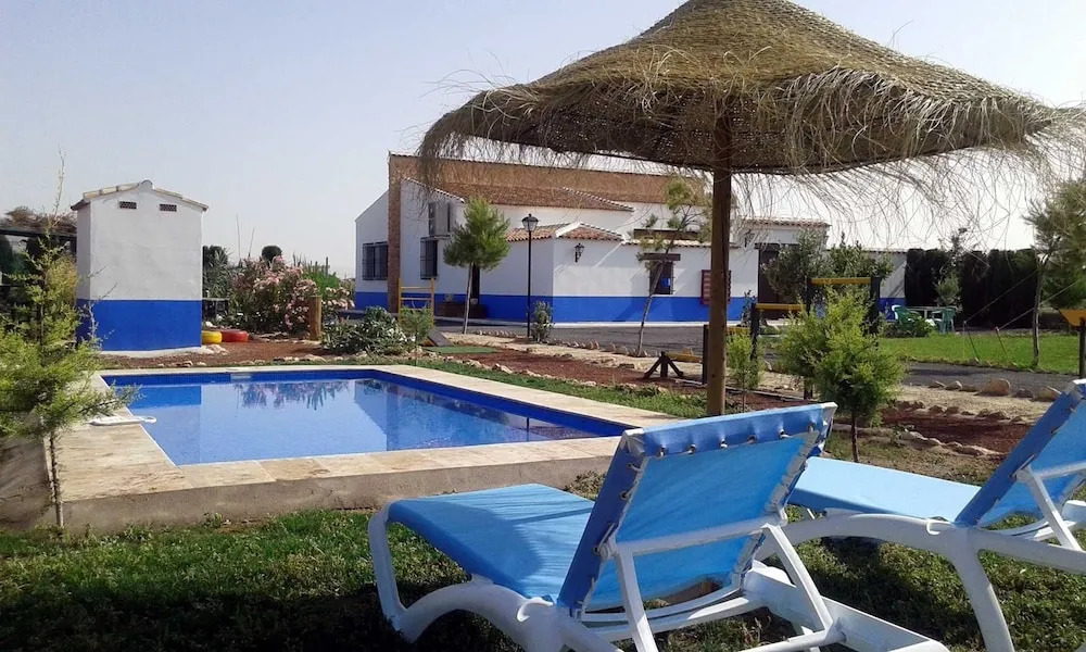 Casa rural con piscina y pista de padel - Casa de Pacas