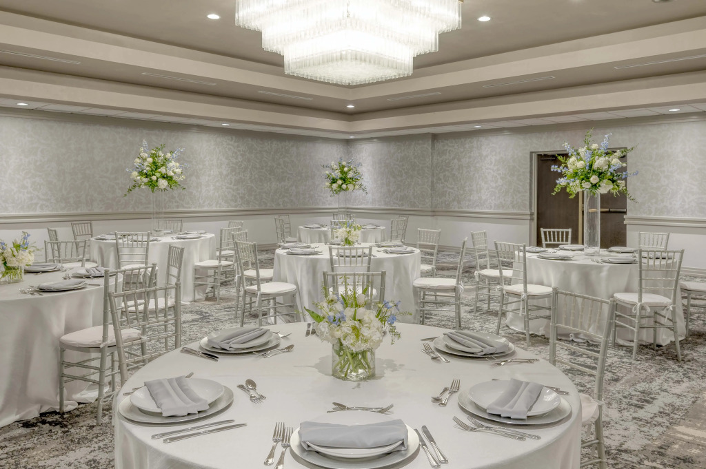 Crowne Plaza Indianapolis-Airport by IHG