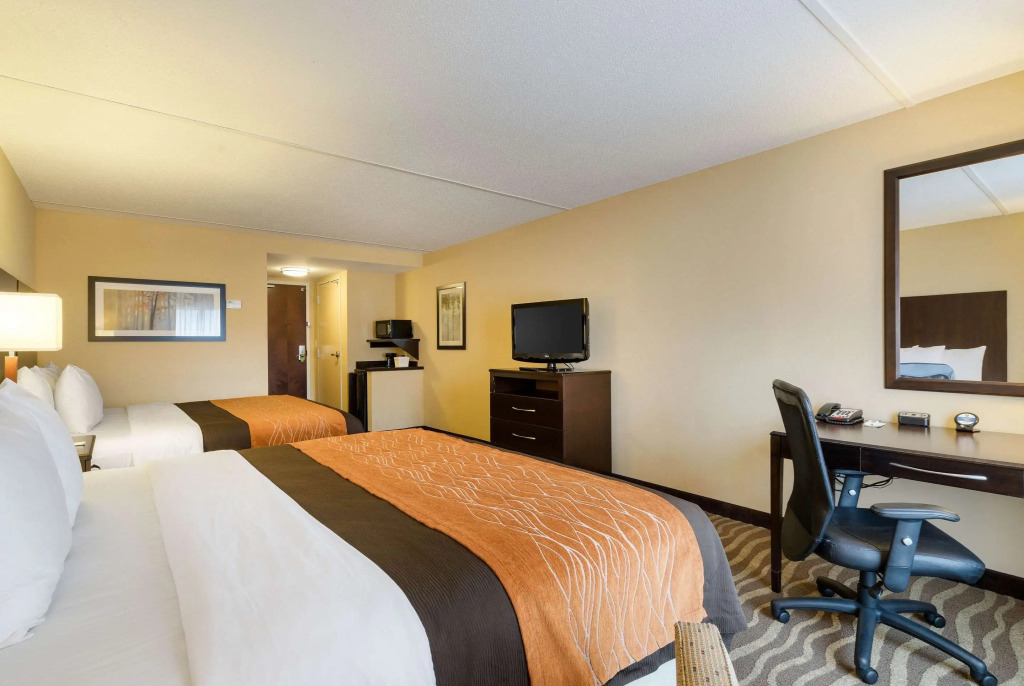 Comfort Inn & Suites Lexington Park near Pax River