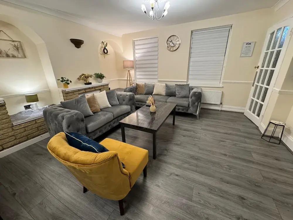 3BR House with Free WiFi All Over UK