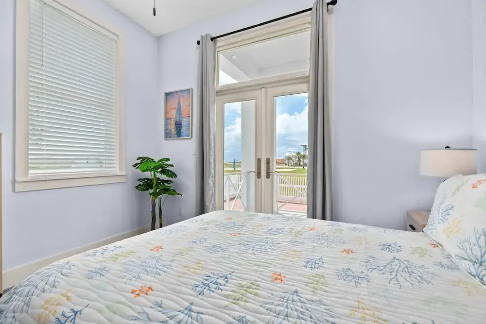 Seaside Rendezvous - Private Home Across From Community Park 4 Bedroom Home by RedAwning