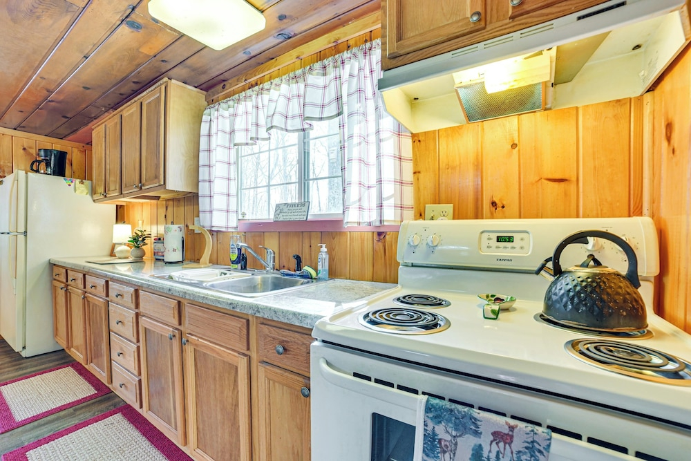 Rifle Lake Cabin! Michigan Outdoor Adventure Pad
