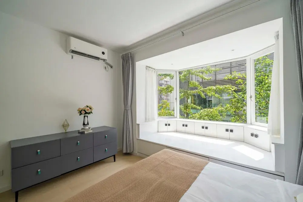Tyms Bright 2BR 1BA Apt Xuhui Center
