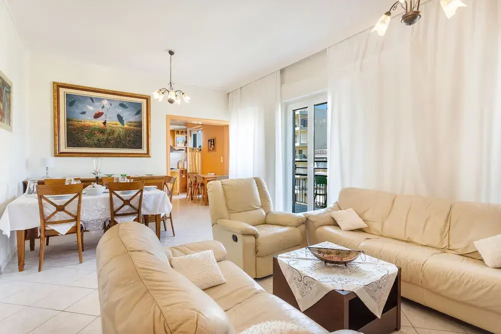 Ranias luxurious Apartment with sea view!