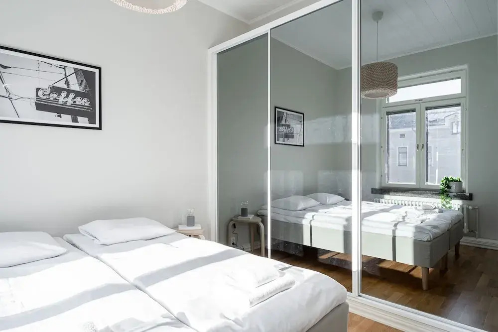 Main Square Renovated Apt, Sauna and Parking