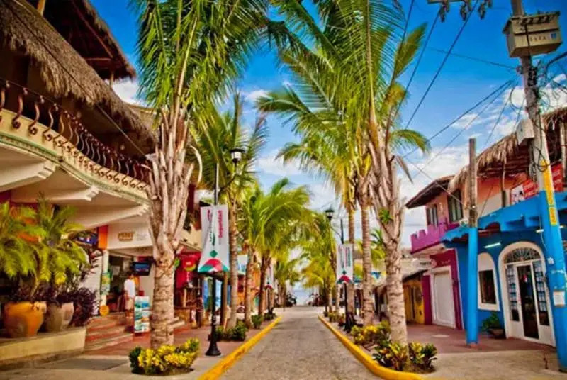 Surfing Sayulita Break