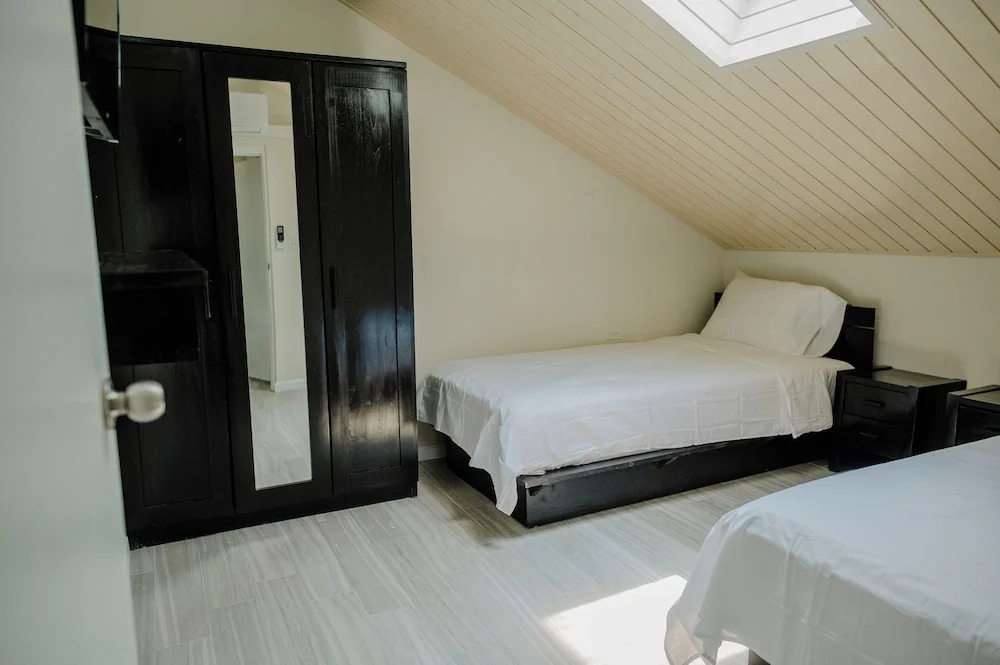 Spacious 4-bedroom Apartment 2 km From Eagle Beach - Dream Suites Aruba
