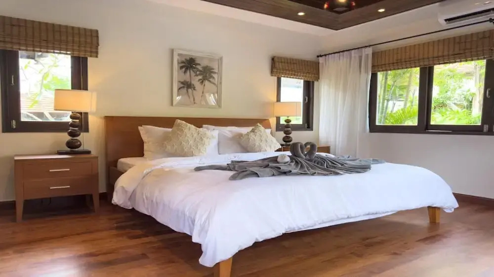 Tropical Poolside Villa - SGB4