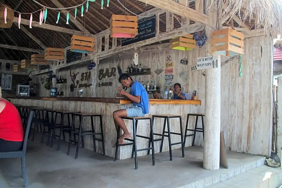 Star Bar and Bungalows
