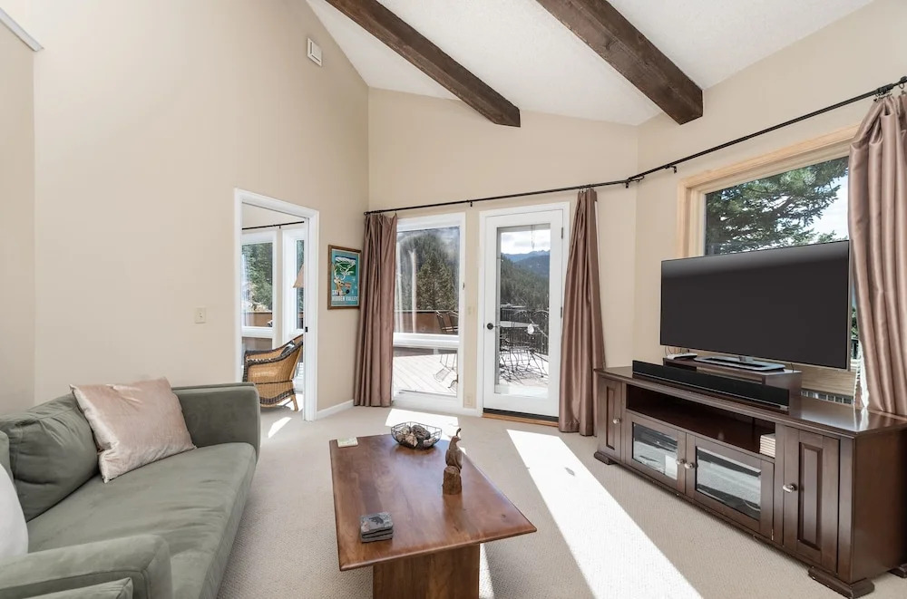 The Cedars Luxury  At Windcliff 5 Bedroom Home by RedAwning