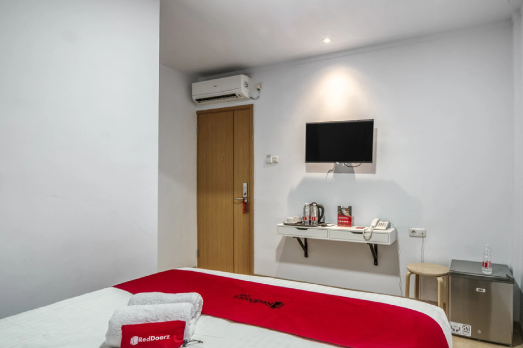 RedDoorz Plus at Cideng Timur
