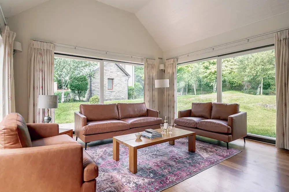 Spacious Kenmare Home to Sleep 8 Free use of Pool Onsite