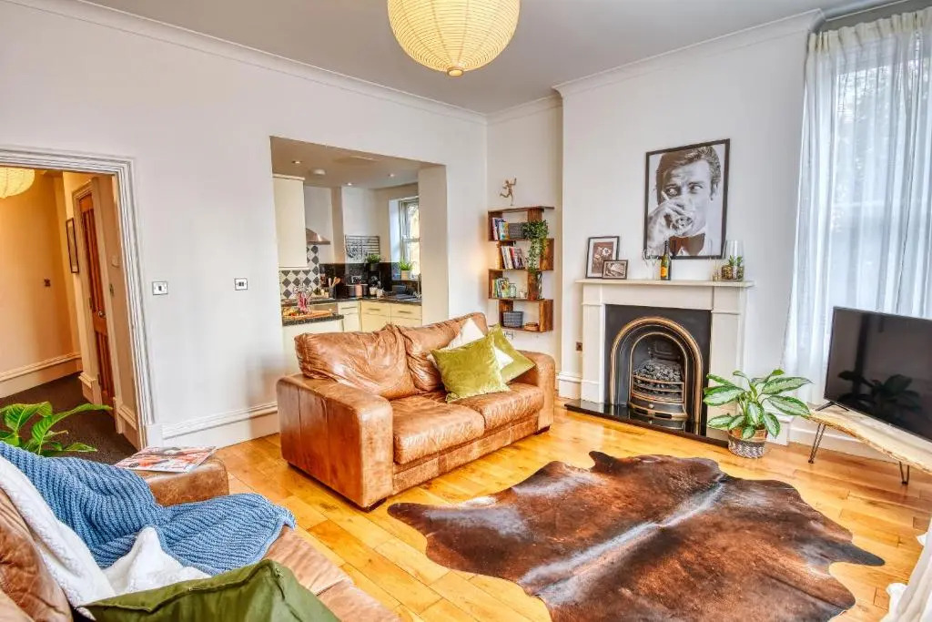 DUDLEY - 1Bed - CORPORATE TRAVEL - PARKING - LONG STAYS