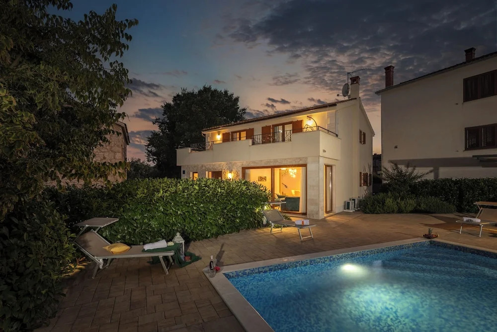 Villa Mare With Private Pool And Garden - Happy Rentals