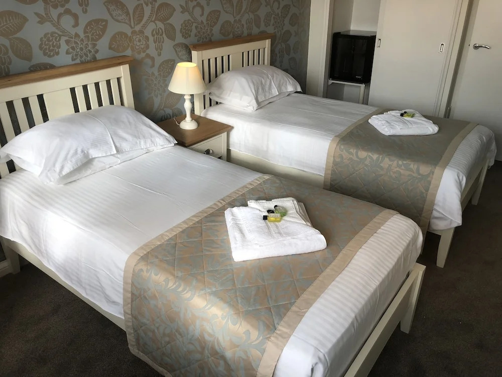 Almorah Hotel
