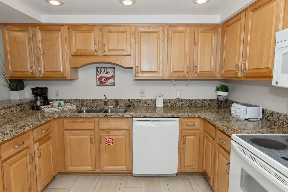 Beach House 402d 2 Bedroom Condo by RedAwning