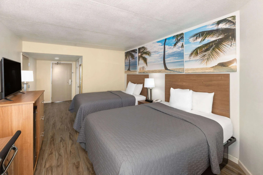 Days Inn by Wyndham Biloxi Beach